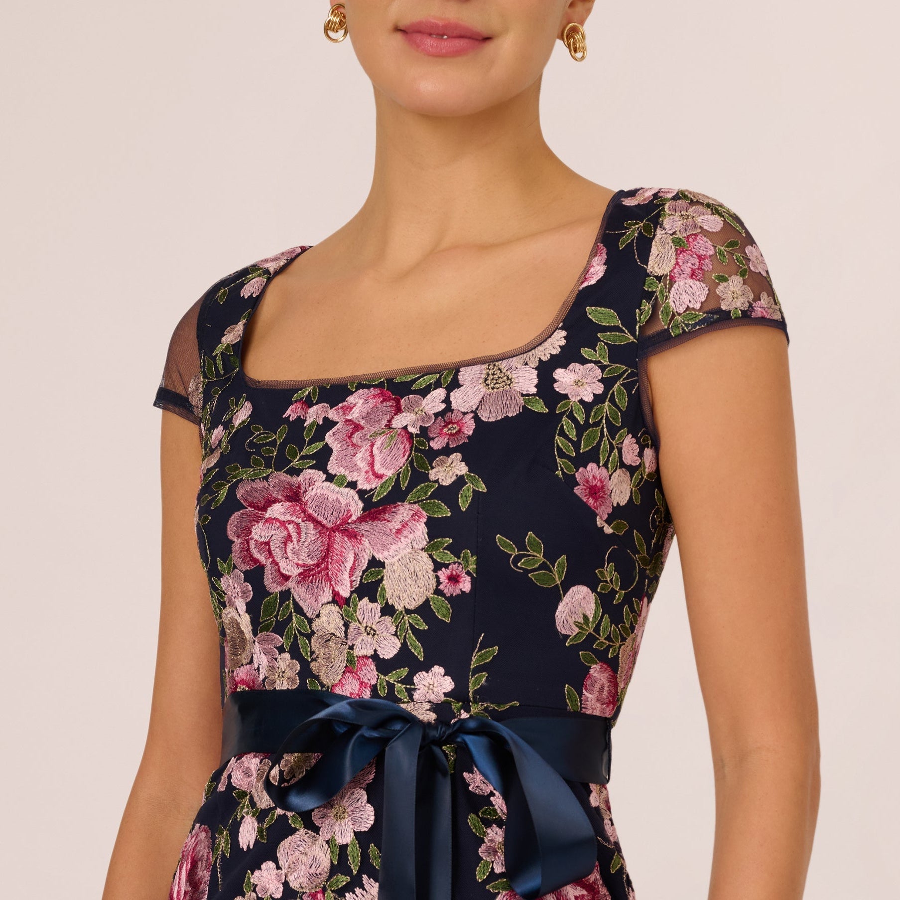 Embroidered Floral Short Sleeved Fitted Dress