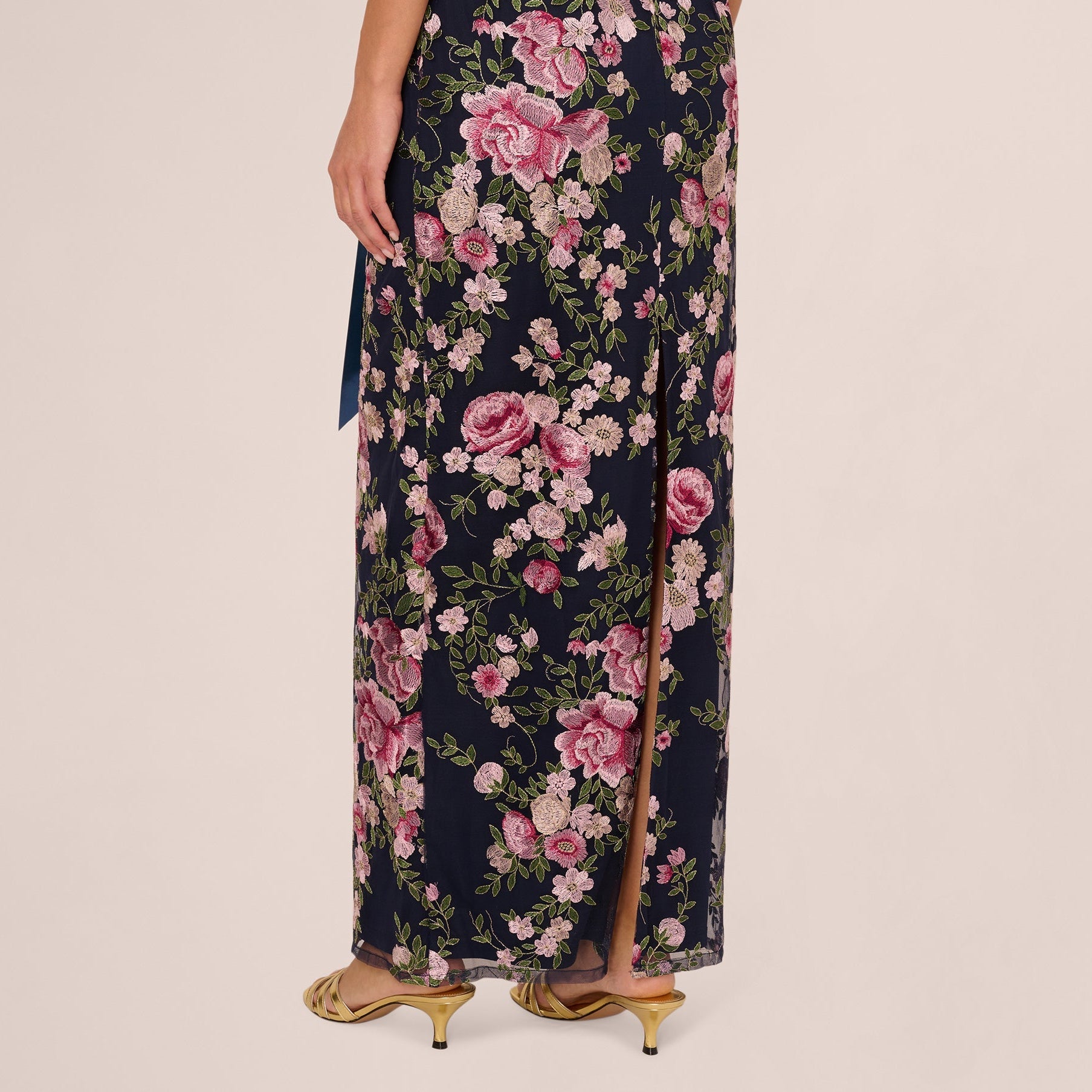 Embroidered Floral Short Sleeved Fitted Dress